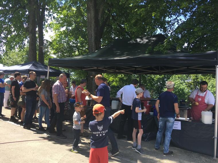 Besucher beim Markt der Möglichkeiten