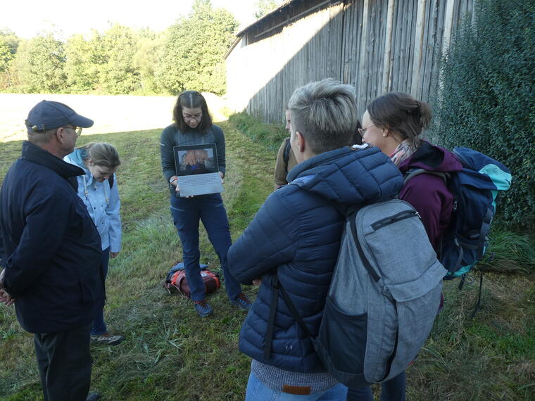 BDKJ an einer Station bei der Wanderung