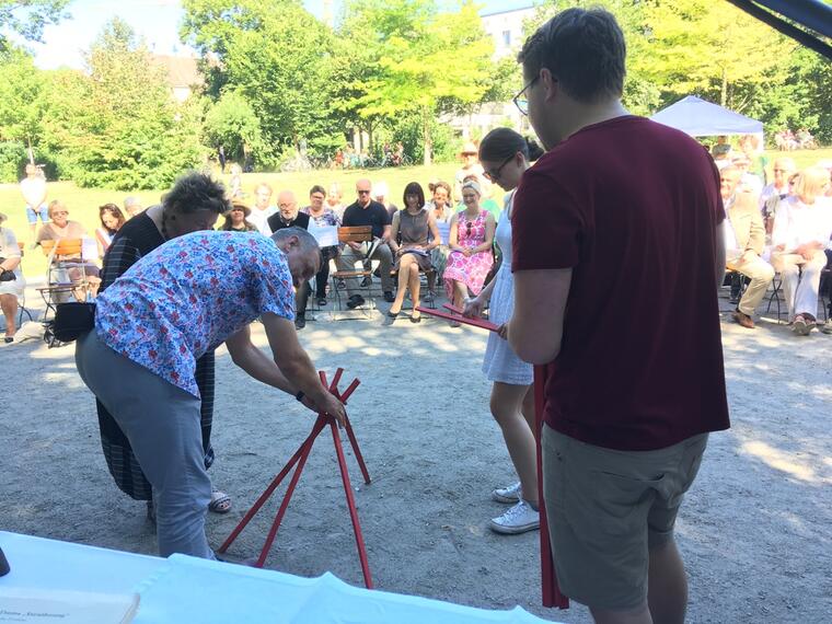 Versuch, die Leonardo-Brücke zu bauen