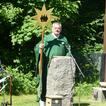 Jugendpfarrer Christian Kalis mit dem Sternsinger Wanderstern